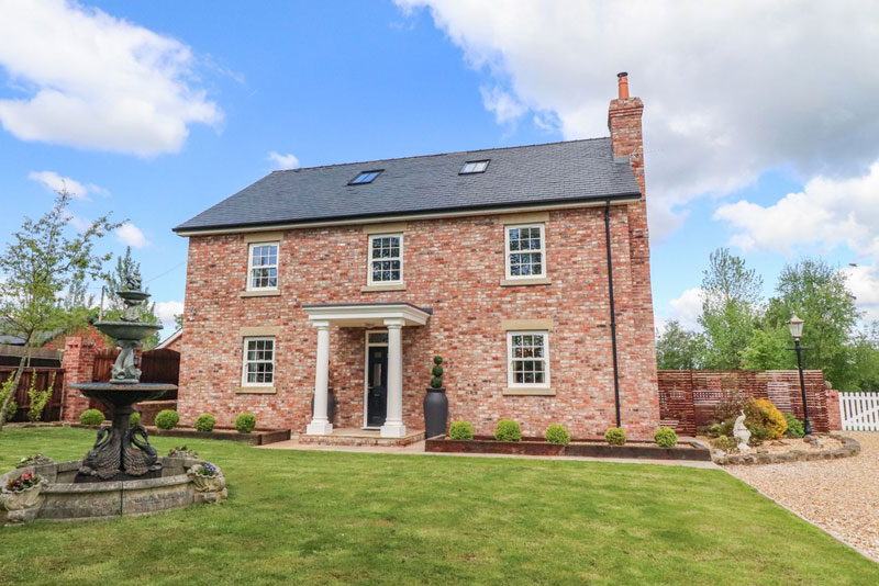 Moor End Manor: Luxury Property